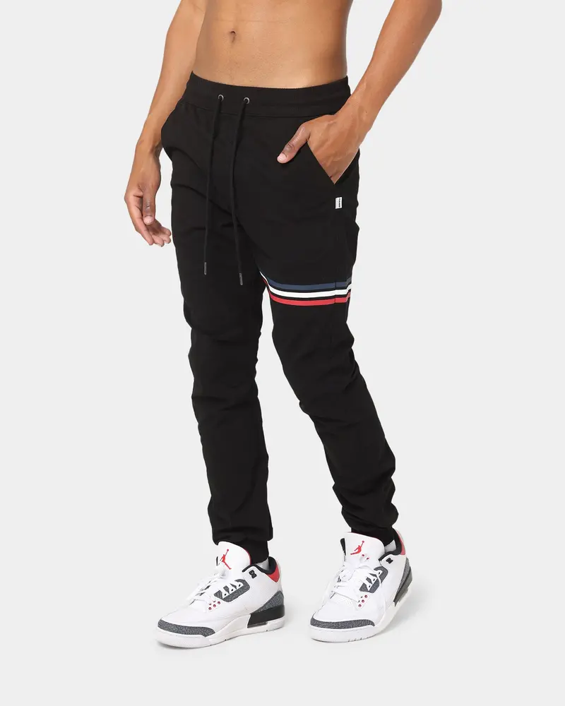 Carre Insigne Jogger Black 1