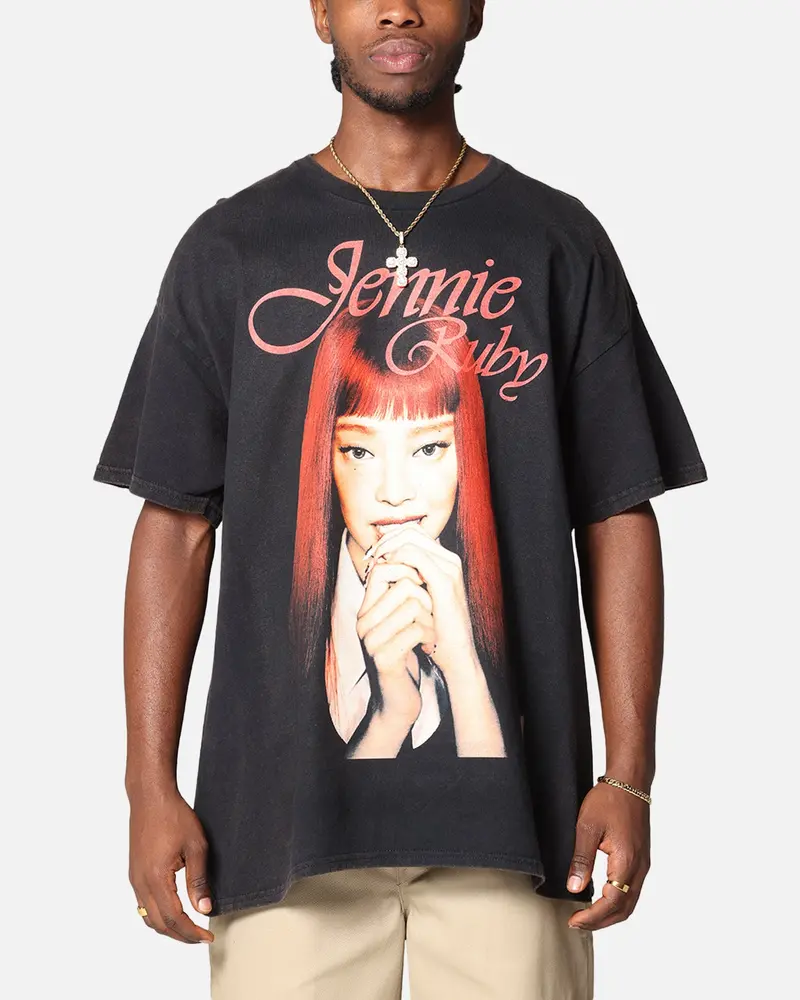 Jennie Ruby Nail Bite T-Shirt Black Vintage 1