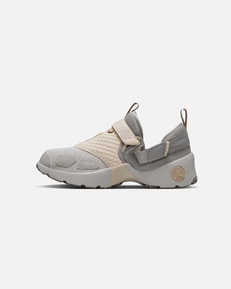Jordan Women's Trunner Lx Lt Iron Ore 1