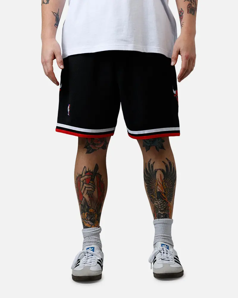 Mitchell & Ness Chicago Bulls 97-98' Swingman Shorts Black 1