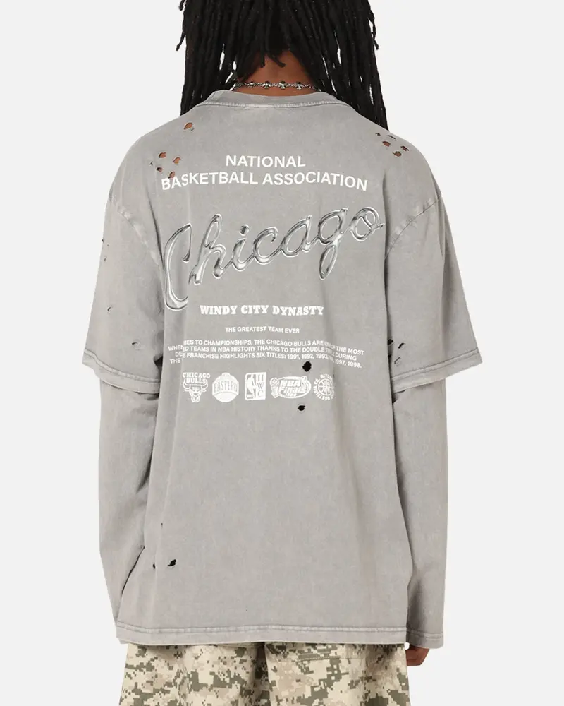 Mitchell & Ness Chicago Bulls Chromed Mock Long Sleeve T-Shirt Gunmental Grey 1