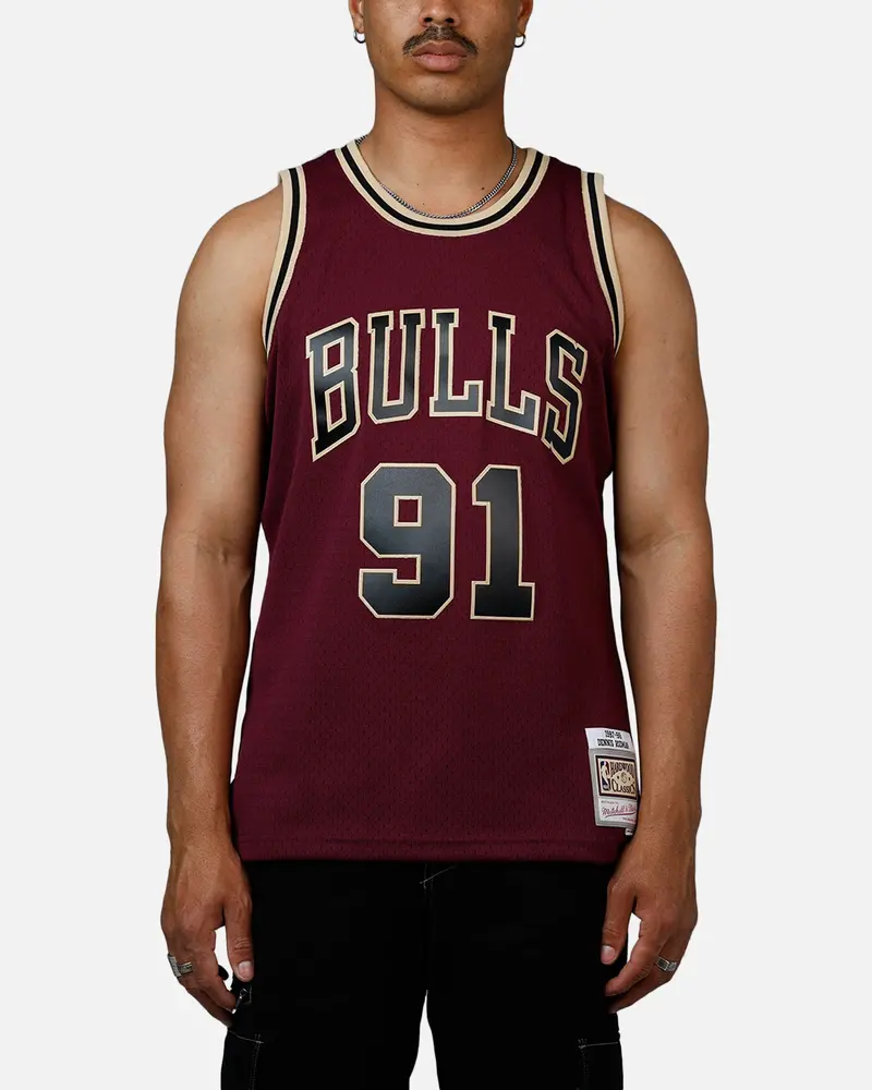Mitchell & Ness Chicago Bulls Dennis Rodman 1997 Swingman Jersey Burgundy 1