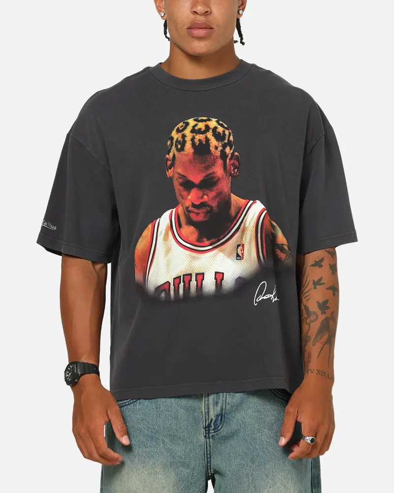 Mitchell & Ness Chicago Bulls Dennis Rodman Look Out T-Shirt Washed Black 1