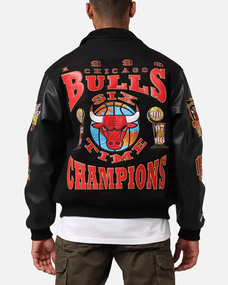 Mitchell & Ness Chicago Bulls Dynasty Jacket Black 1