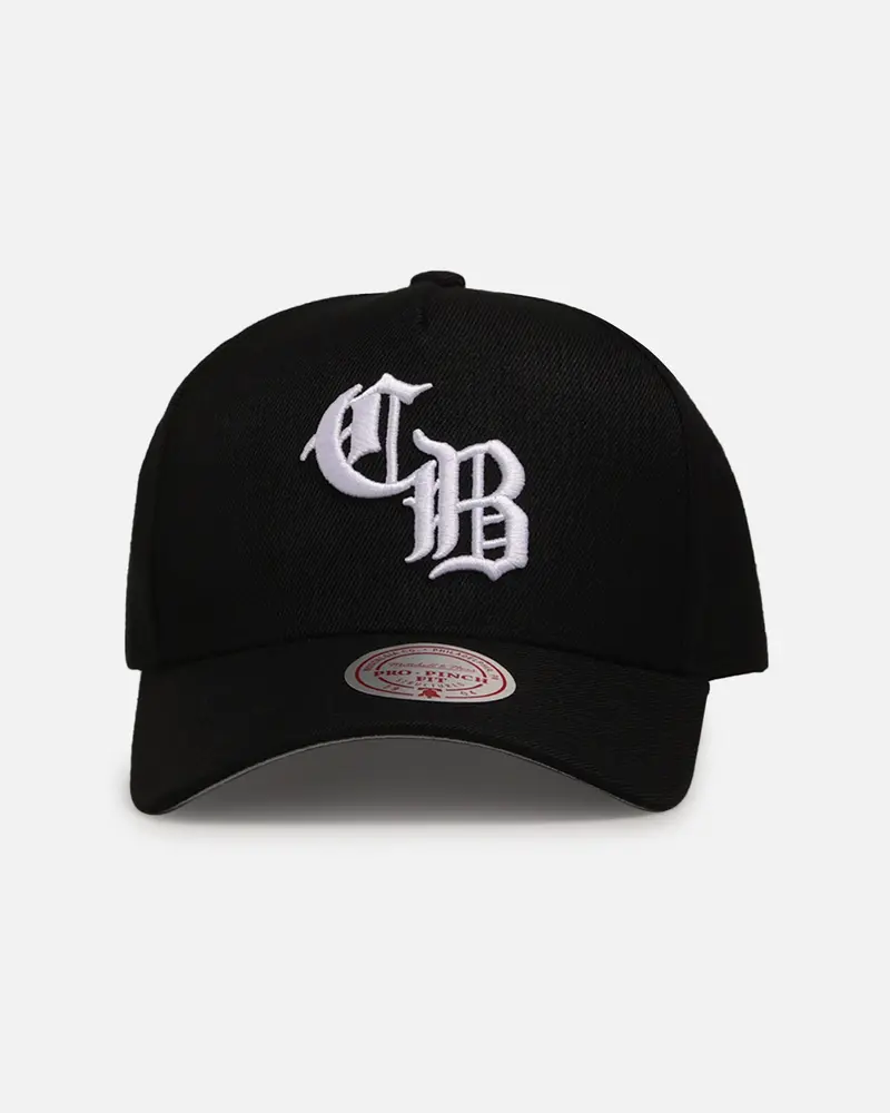 Mitchell & Ness Chicago Bulls 'Gothic Letter' Pro Pinch Snapback Black 1