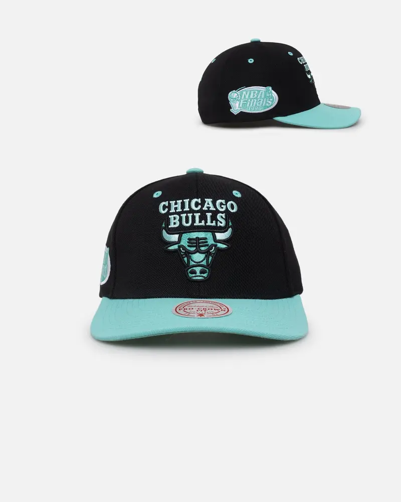 Mitchell & Ness Chicago Bulls "Ice Blue" Script Origin Snapback Black/Ice Blue 1