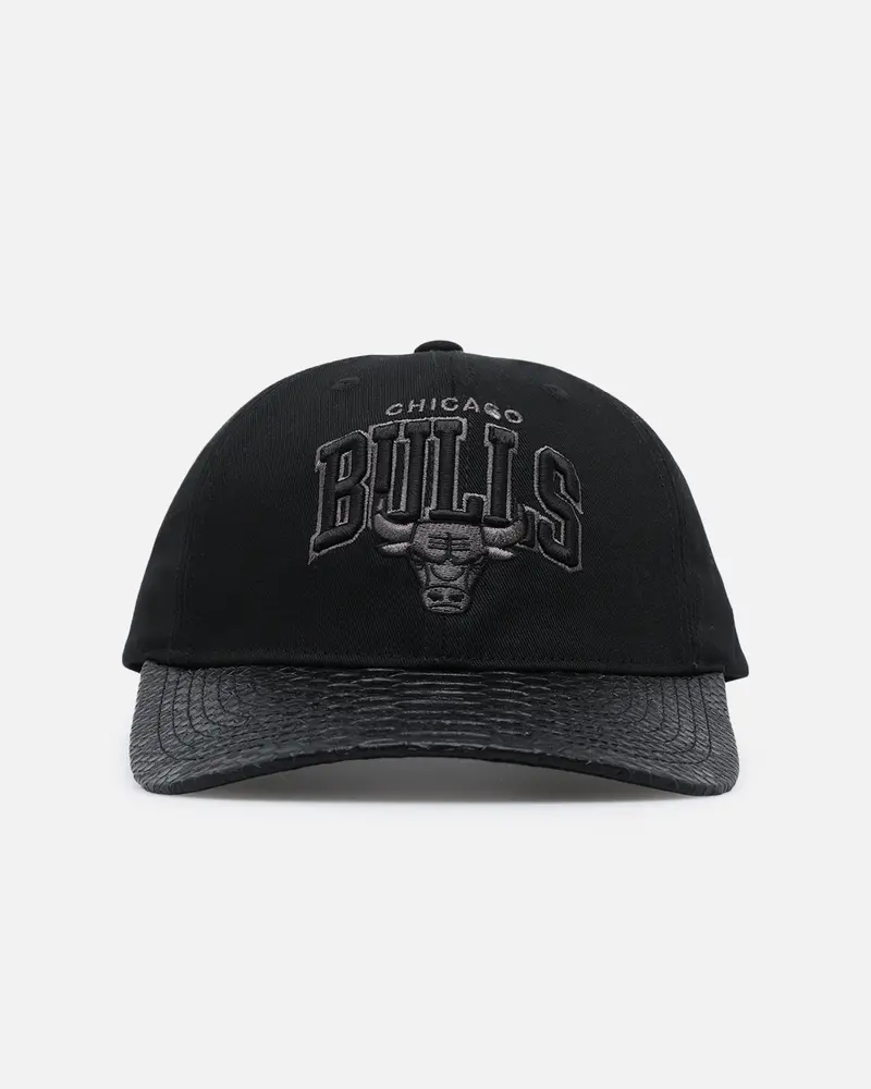 Mitchell & Ness Chicago Bulls Leather Elegance Snapback Black 1