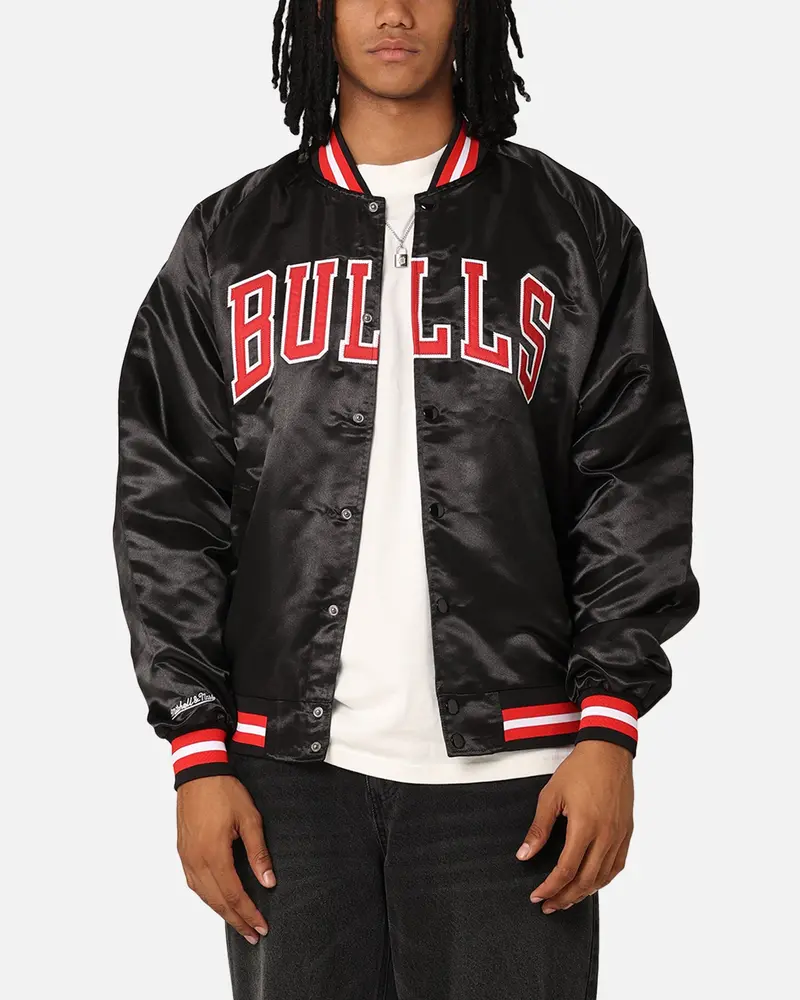 Mitchell & Ness Chicago Bulls Lightweight Satin Jacket Black 1
