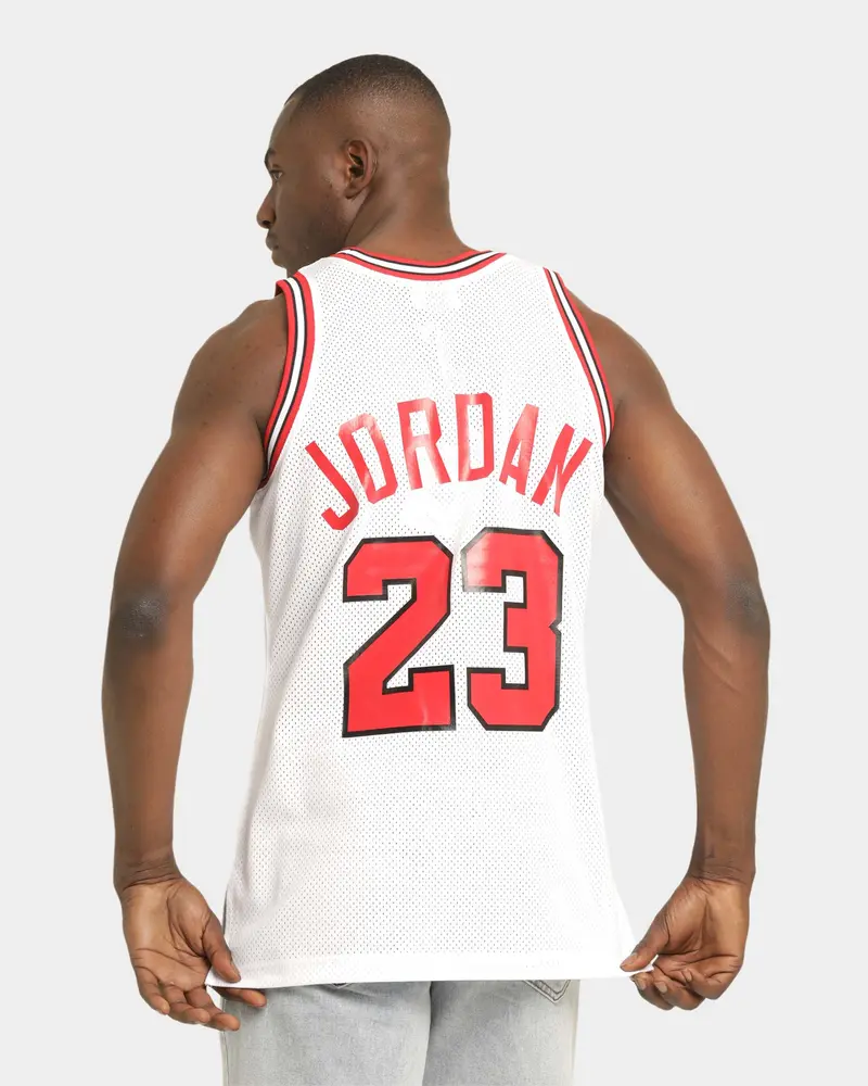 Mitchell & Ness Chicago Bulls Michael Jordan '91-'92 #23 Home Game Authentic Jersey White 1