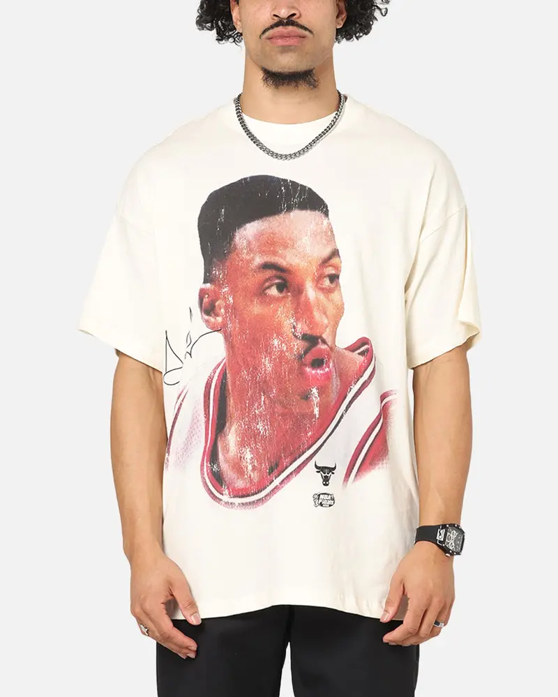 Mitchell & Ness Chicago Bulls Scottie Pippen Big Head T-Shirt Egret 1