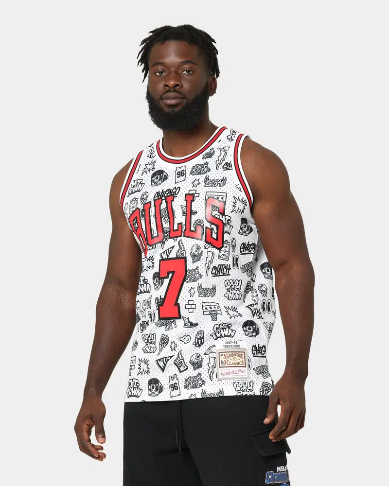 Mitchell & Ness Chicago Bulls Toni Kukoč #7 1997-1998 Doodle Swingman Jersey White 1