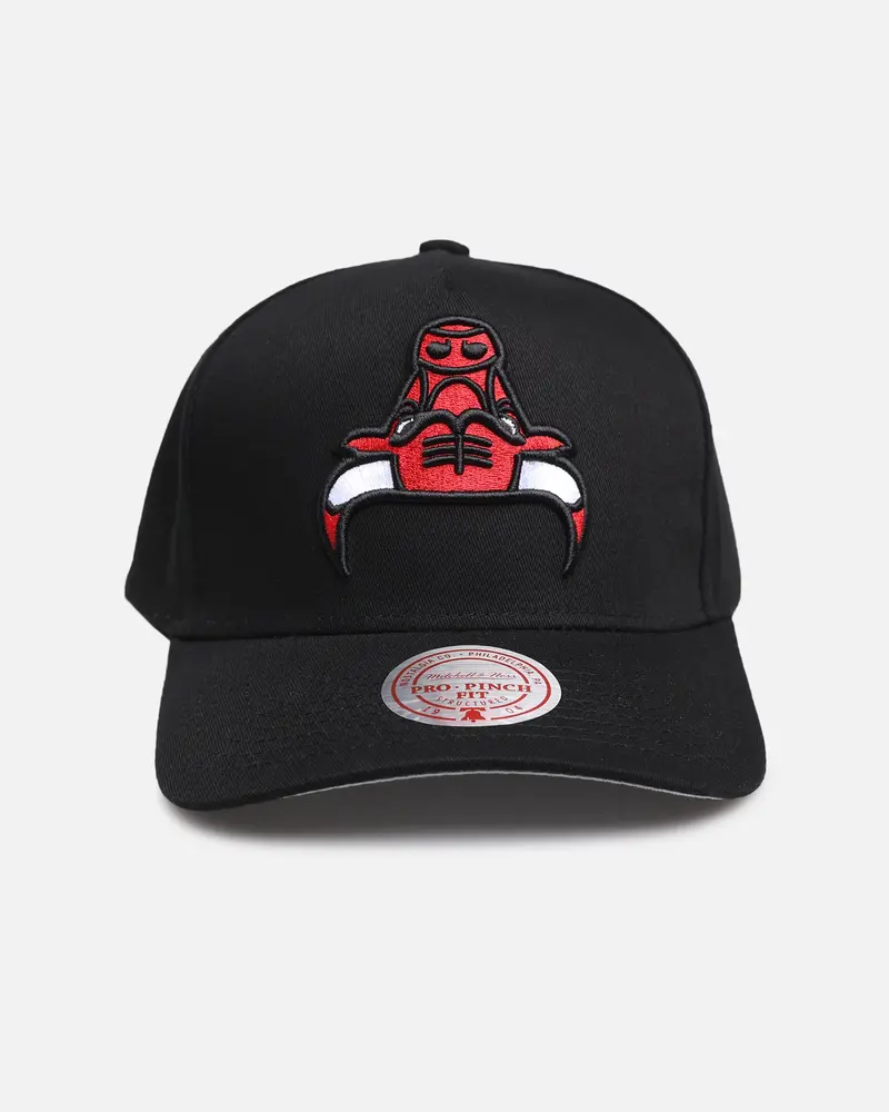 Mitchell & Ness Chicago Bulls 'Upside Down Logo' Pro Pinch Snapback Black 1