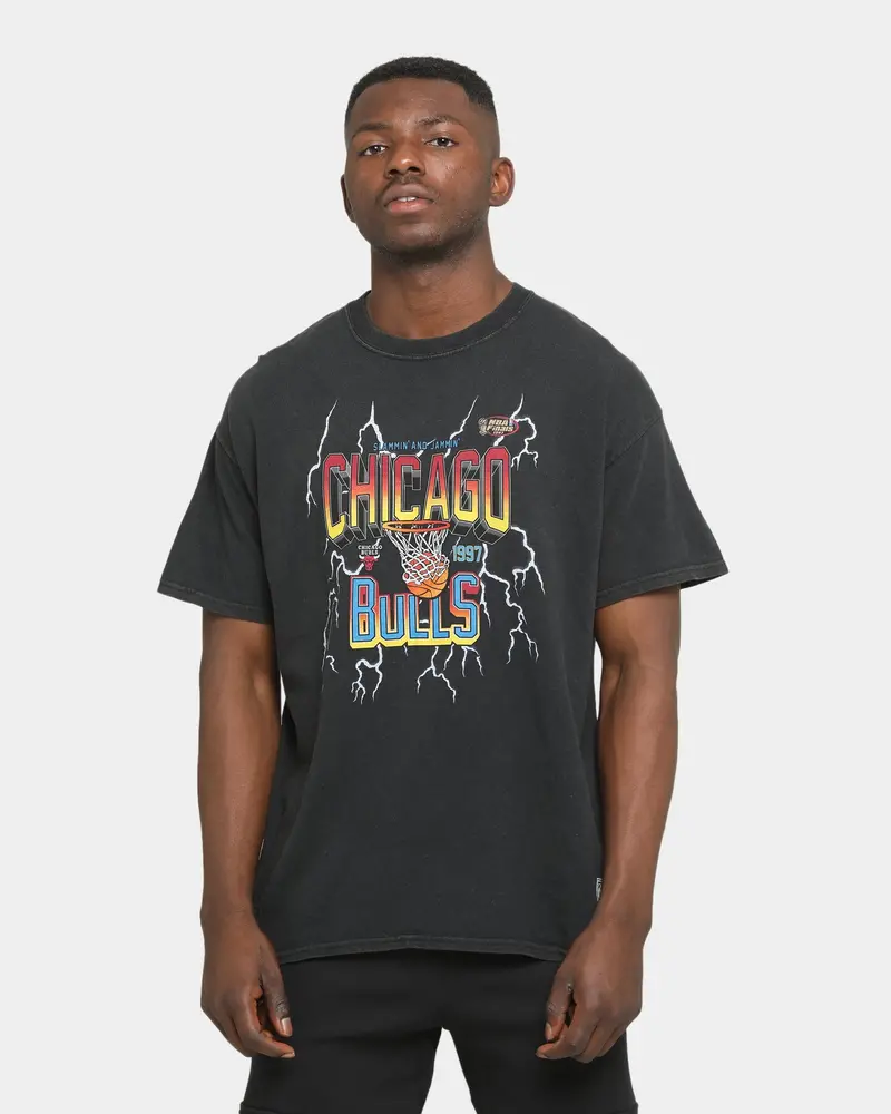 Mitchell & Ness Chicago Bulls Vintage Lightning Short Sleeve T-Shirt Black Wash 1