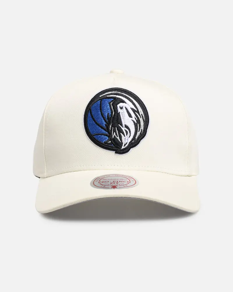 Mitchell & Ness Dallas Mavericks 'Upside Down Logo' Pro Pinch Snapback White 1