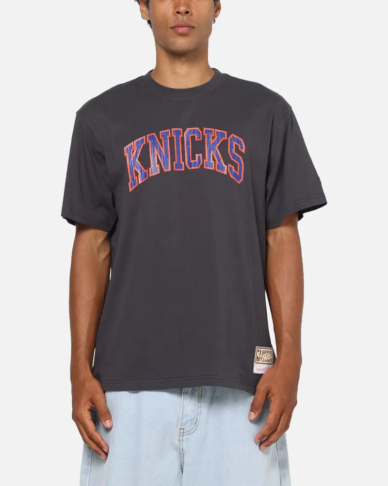 Mitchell & Ness New York Knicks Arch T-Shirt Washed Black 1