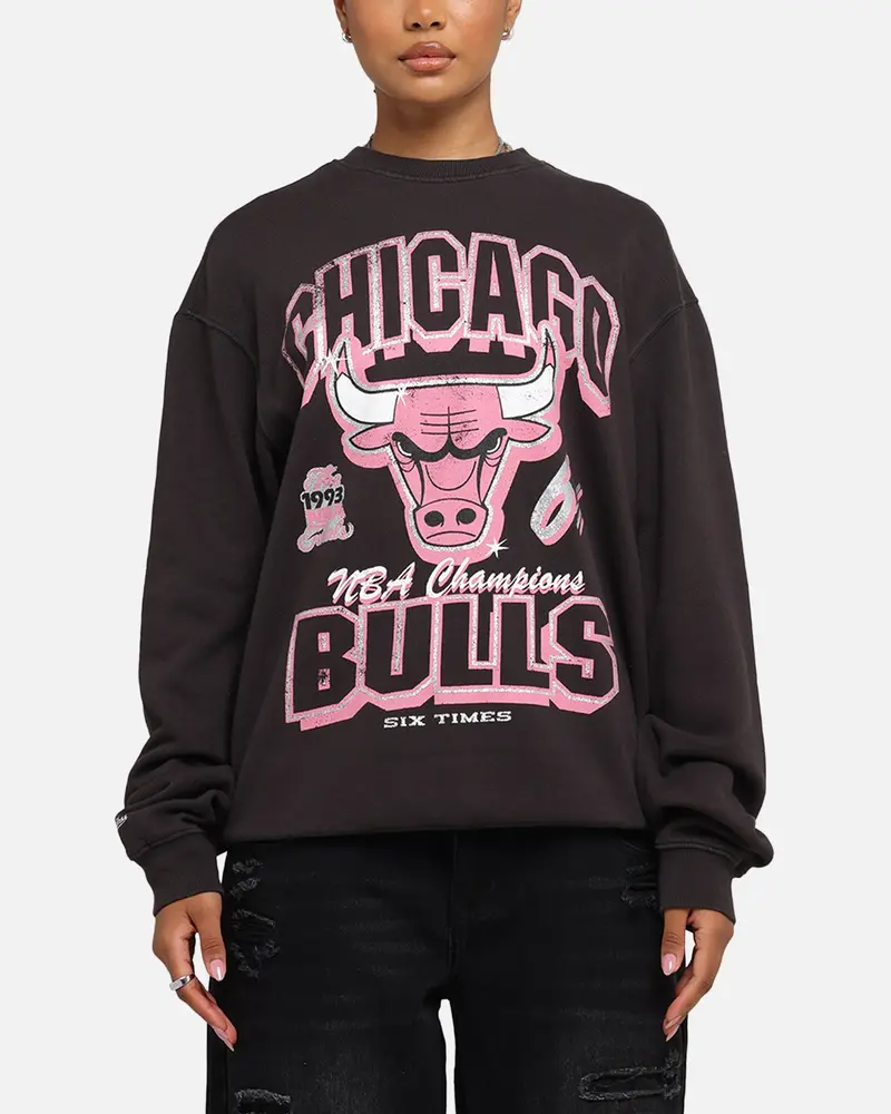 Mitchell & Ness Women's Chicago Bulls Arch Logo Crewneck Overdyed Black 1