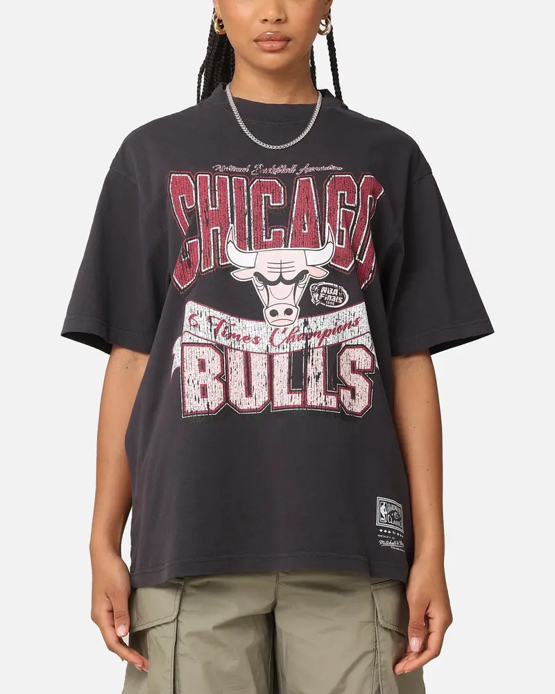 Mitchell & Ness Women's Chicago Bulls Sportsmanship T-Shirt Faded Black 1