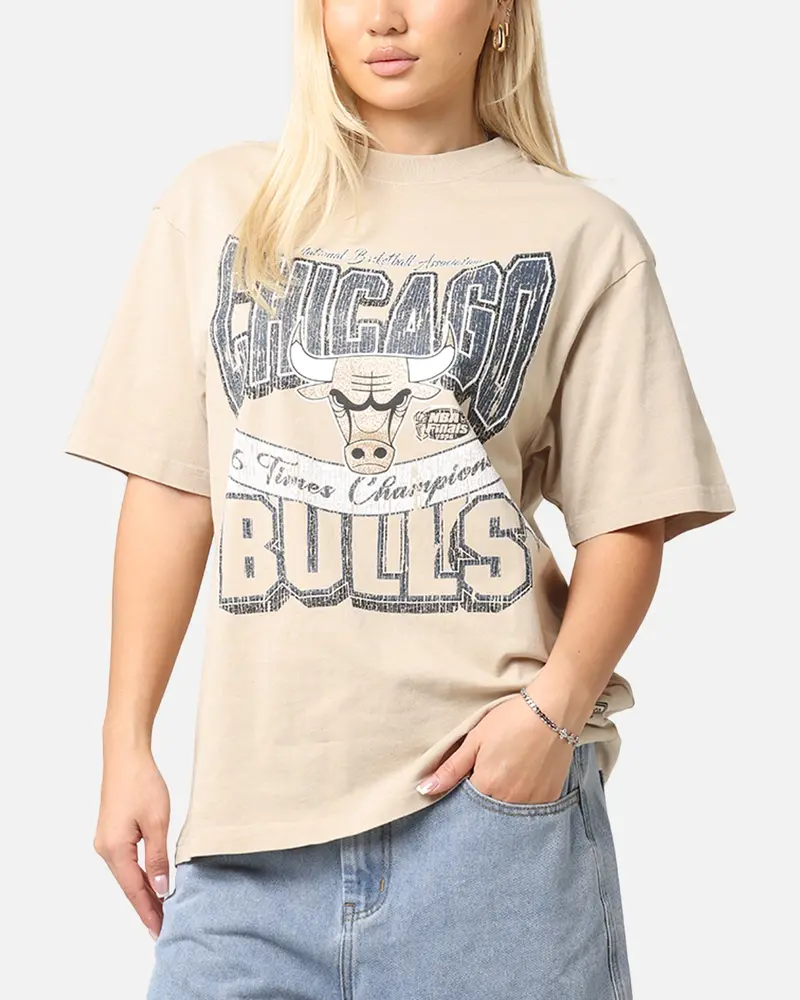Mitchell & Ness Women's Chicago Bulls Sportsmanship T-Shirt Pepper 1