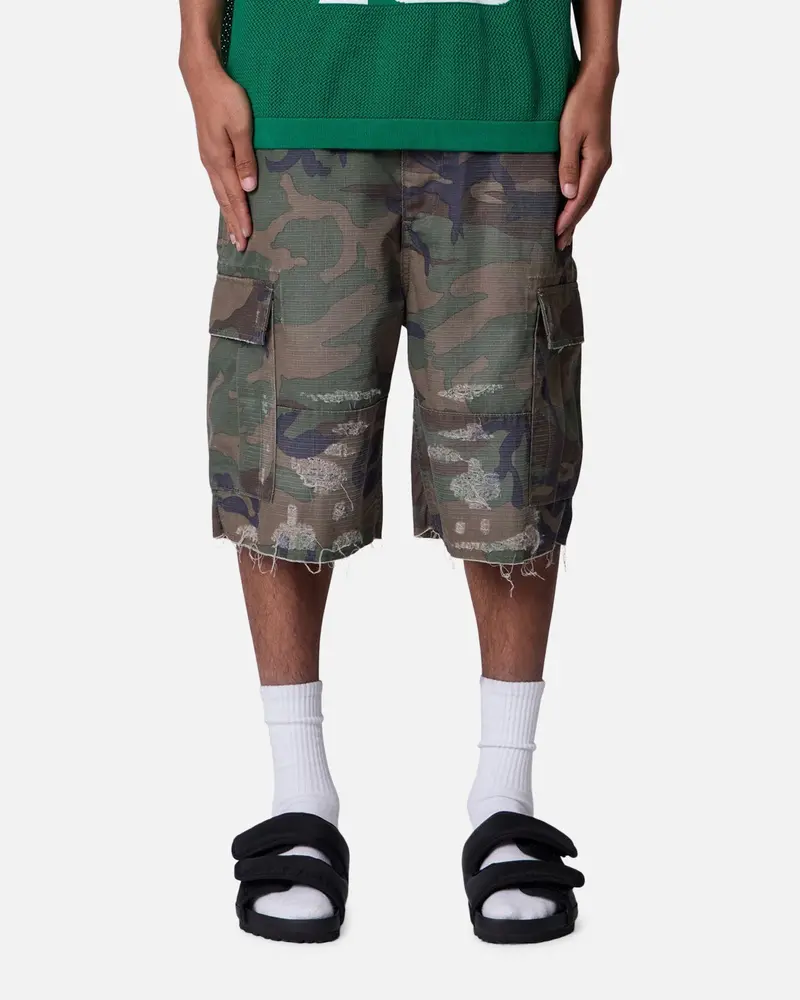Mnml Baggy Distressed Cargo Shorts Camo 1