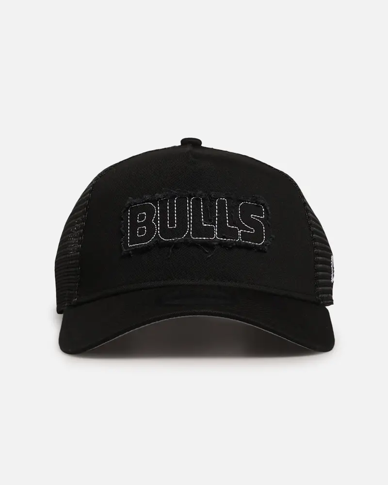 New Era Chicago Bulls 'Distressed' 9Forty A-Frame Trucker Snapback Black/White 1