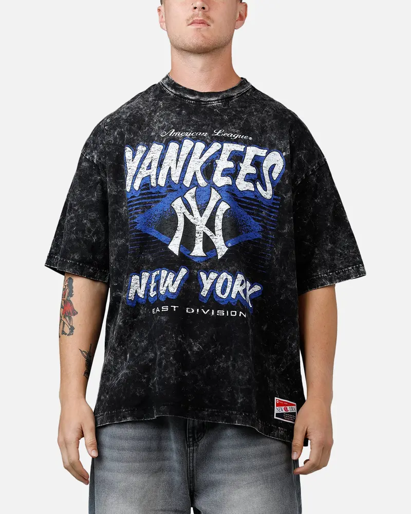 New Era New York Yankees Boxy Essentials T-Shirt Washed Black 1