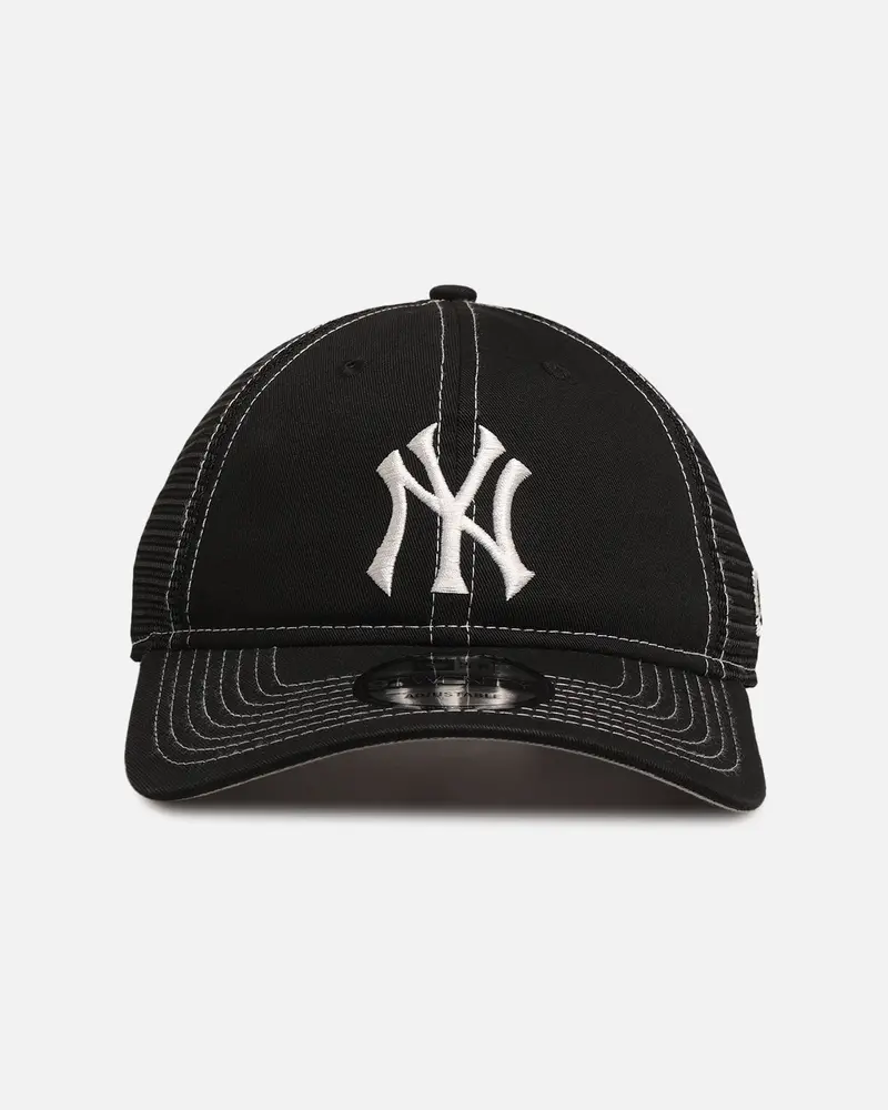 New Era New York Yankees 'Contrast Chrome' 9Twenty Casual Trucker Strapback Black 1