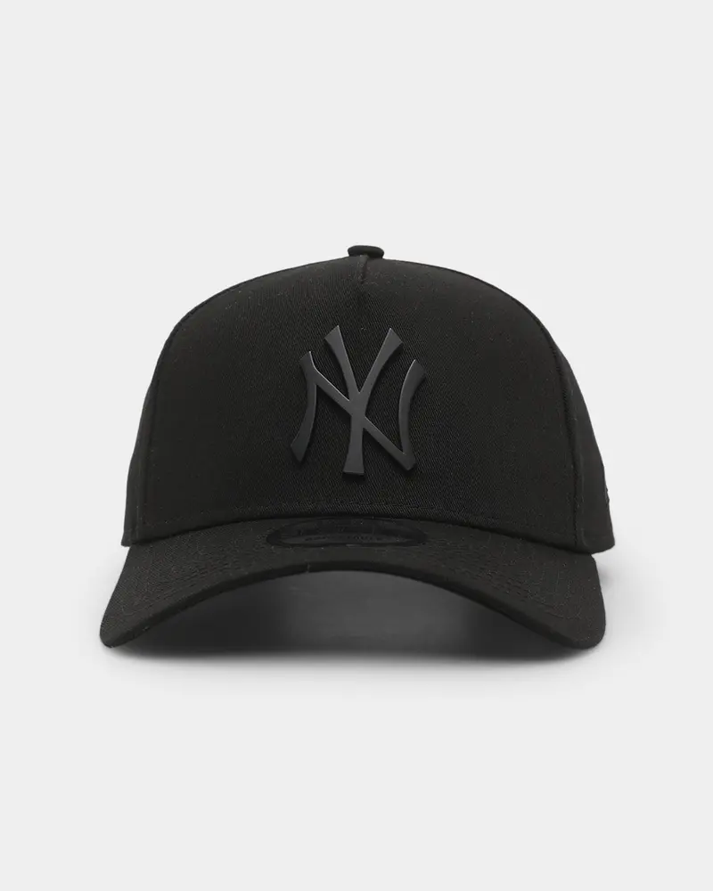 New Era New York Yankees 'Metal Badge' 9Forty A-Frame Snapback Black/Black 1