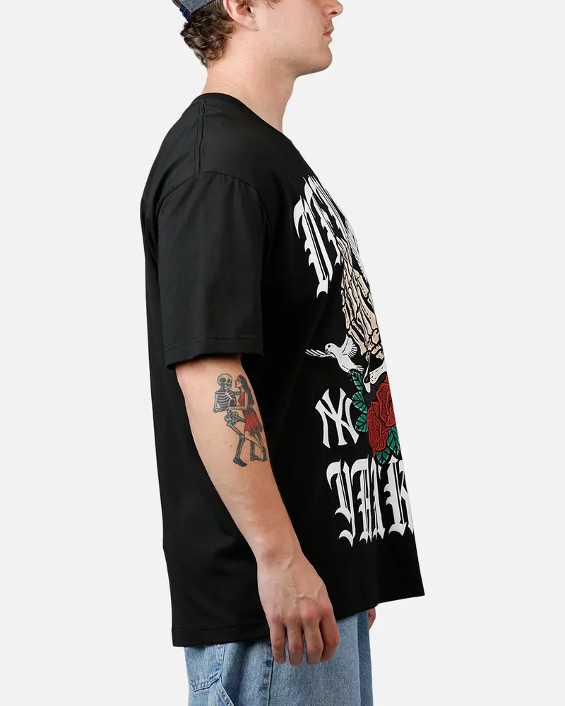 New Era New York Yankees Praying Hands T-Shirt Black 4