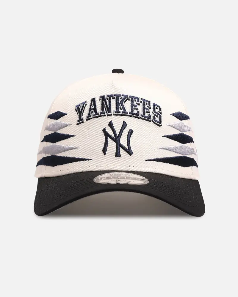 New Era New York Yankees 'Regency Crown' 9Forty A-Frame Snapback Chrome White/Black 1
