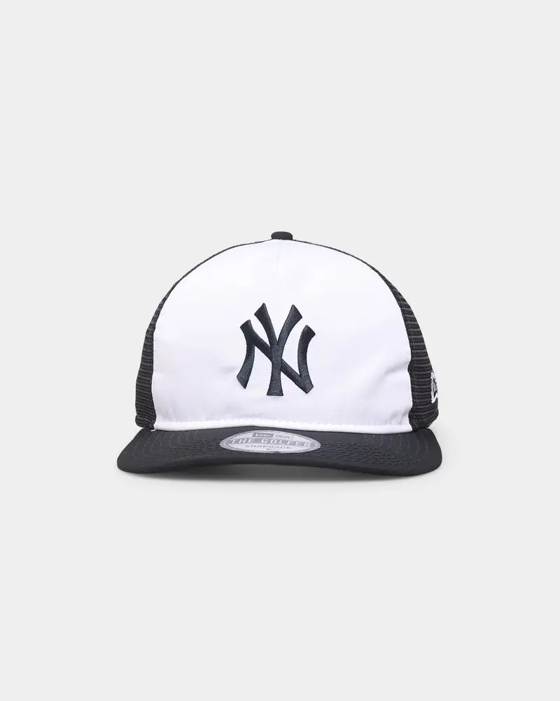 New Era New York Yankees 'Team Two-Tone' Prolight Old Golfer Trucker Snapback White/Otc 1