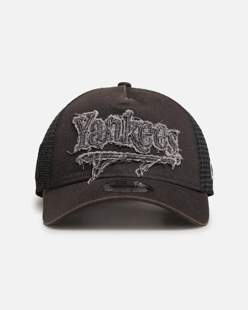 New Era New York Yankees 'Washed Fray' 9Forty A-Frame Trucker Snapback Washed Grey 1