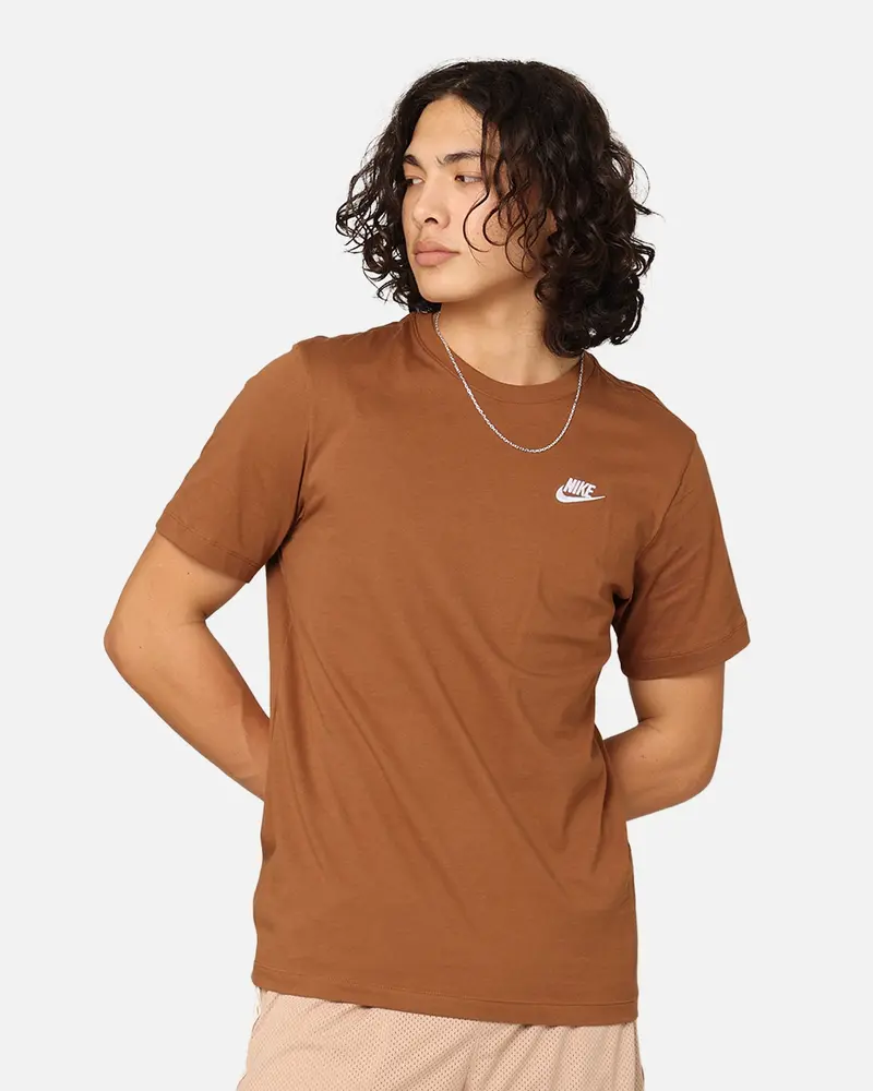 Nike Sportswear Club T-Shirt Light British Tan 1