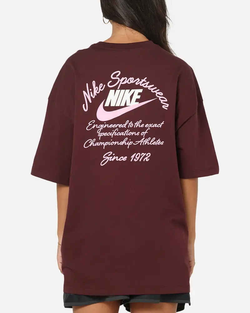 Nike Women's Sportswear Country Club Graphic Oversized T-Shirt Burgundy 1