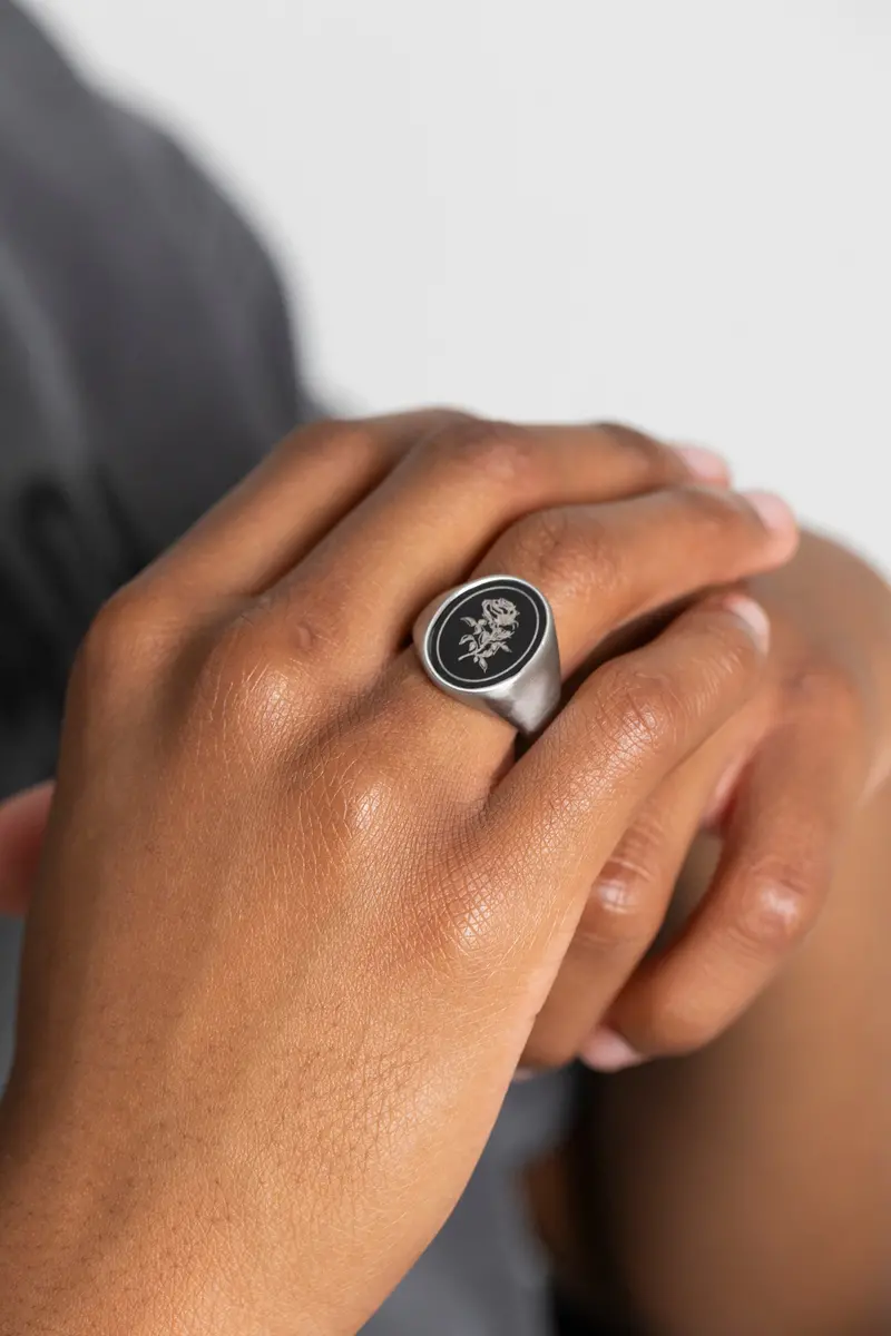 Nxs Rose Signet Ring White Gold/Black 1