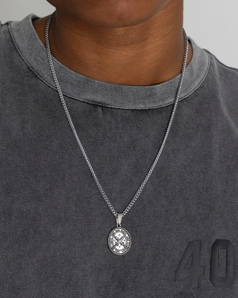 Nxs The Guard Necklace White Gold 1