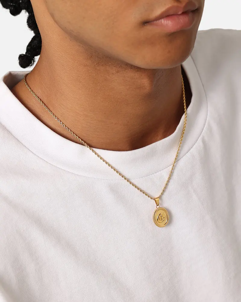 Nxs Vintage Letter Necklace Gold 1