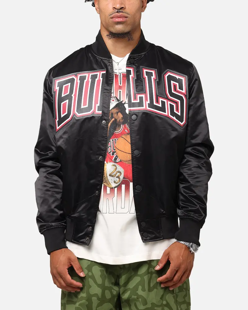 Pro Standard Chicago Bulls Big Logo Satin Jacket Black 1