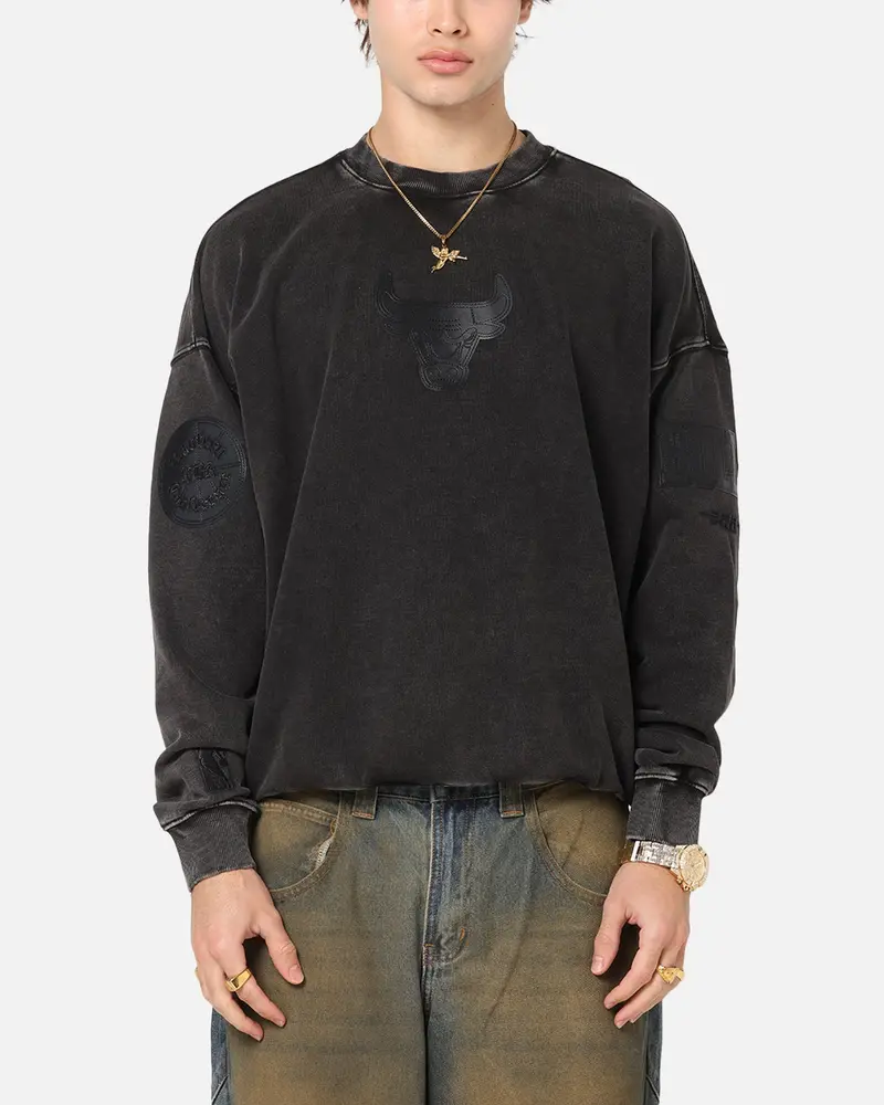 Pro Standard Chicago Bulls 'Wash Vanguard' Fleece Crewneck Washed Black 1