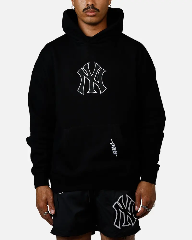 Pro Standard New York Yankees Chenille Hoodie Black 1