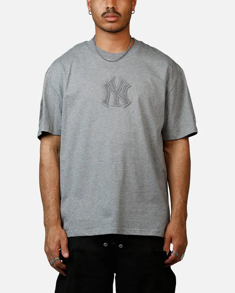 Pro Standard New York Yankees Reverse French Terry T-Shirt Grey 1