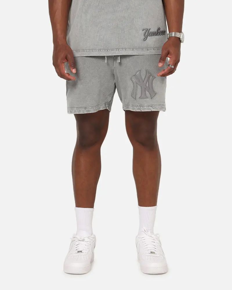 Pro Standard New York Yankees Washed Classic Shorts Washed Grey 1