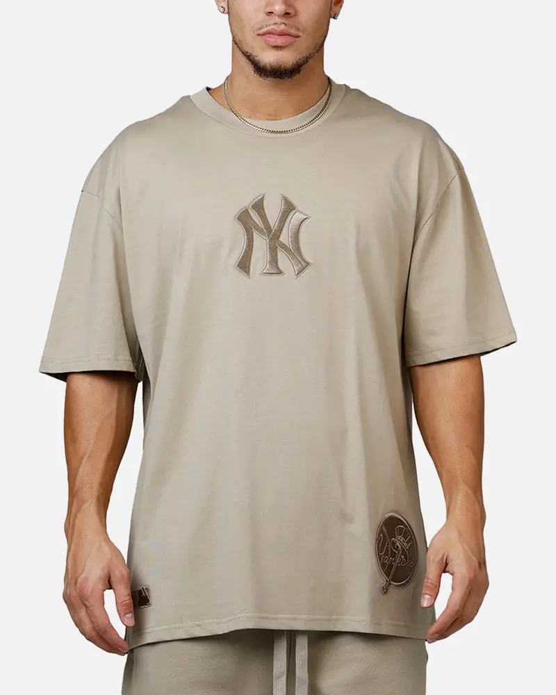Pro Standard New York Yankees Wingspan T-Shirt Taupe 1
