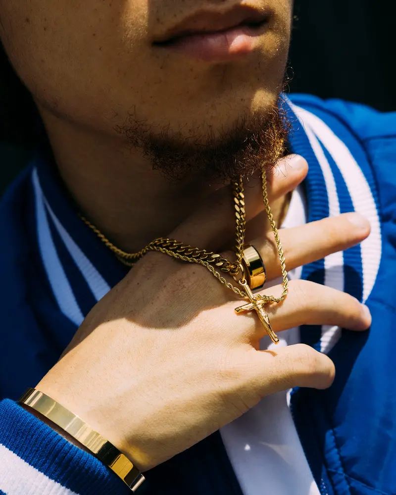 Saint Morta Crucifix Pendant Gold 1