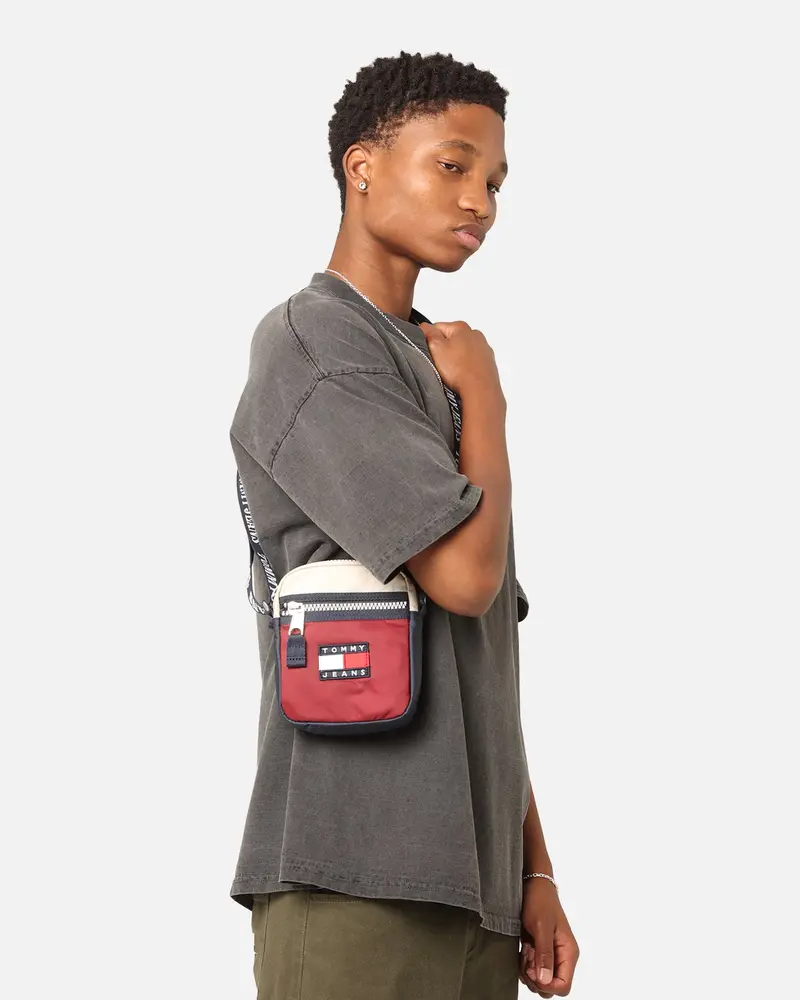 Tommy Jeans Heritage Reporter Bag Winter Corporate 1