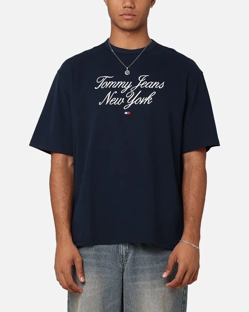 Tommy Jeans Tjm Ovz Luxe Serif T-Shirt Tawny Dark Night Navy 1