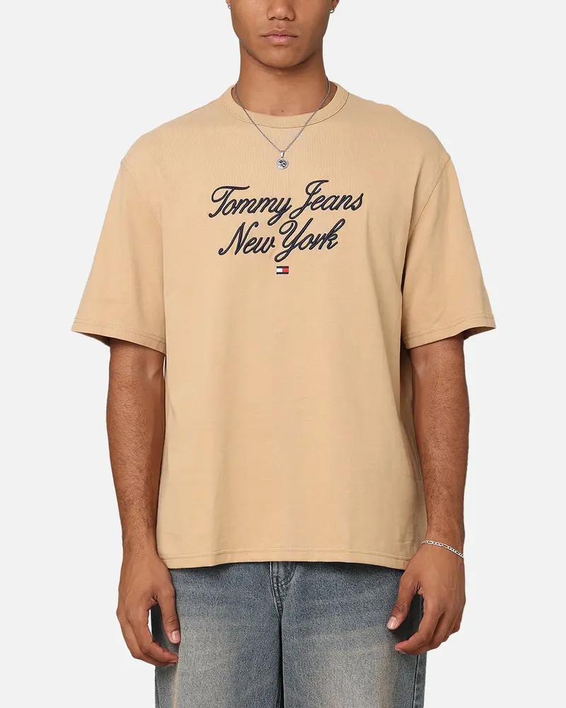 Tommy Jeans Tjm Ovz Luxe Serif T-Shirt Tawny Sand 1